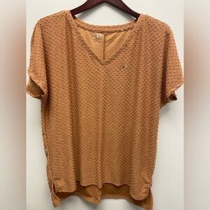 4 for $25 NEW 🤎 Maurices Textured Swiss Dot V-Neck Tee 🤎 - Medium
